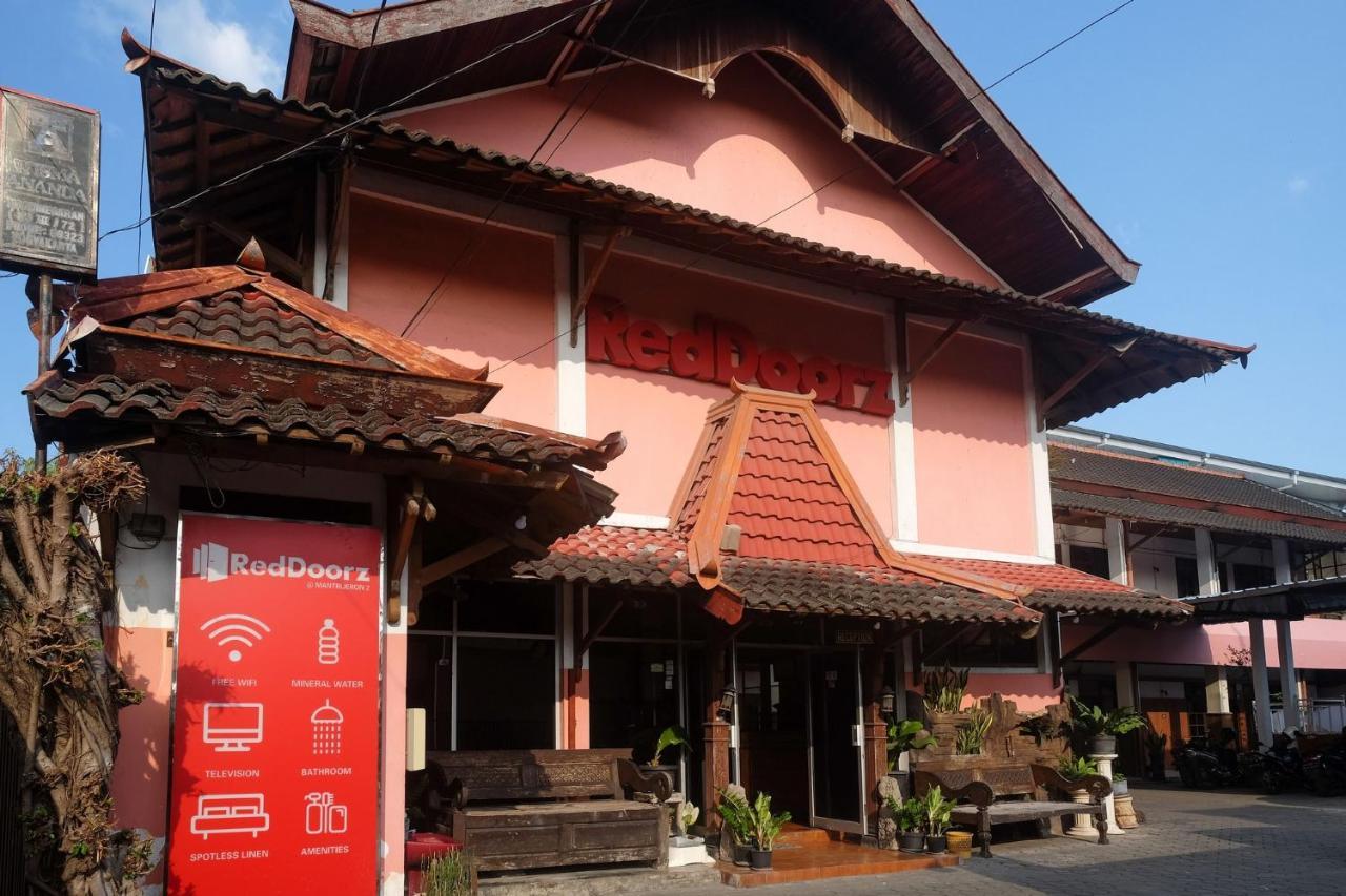 Reddoorz @ Mantrijeron 2 Hotel Yogyakarta Eksteriør billede